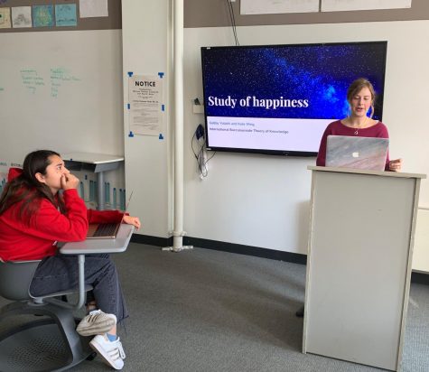 TOK classes prepare presentations