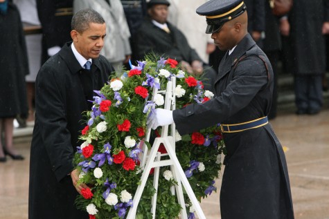 Obama presents a wreath by the Tomb of the Unknowns. An honor guard escorted the president in. Photo: Ina Herlihy 