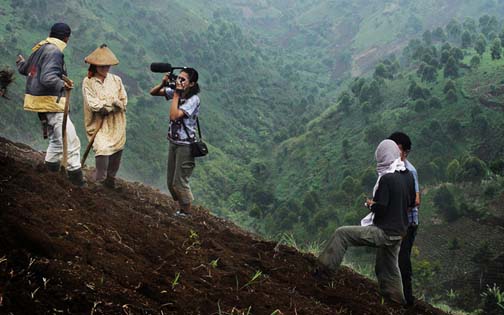 A Global Lives volunteer films Dadah conversing with her husband Khadijah while working in fields around Sarimukti Village, Indonesia. The exhibit features 24 consecutive hours of her life from sleeping to washing clothing. GLOBAL LIVES | with permission