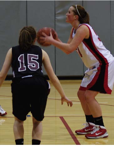 Pearce shoots a free throw shot at a game against Drew. Katy Hallowell | the broadview