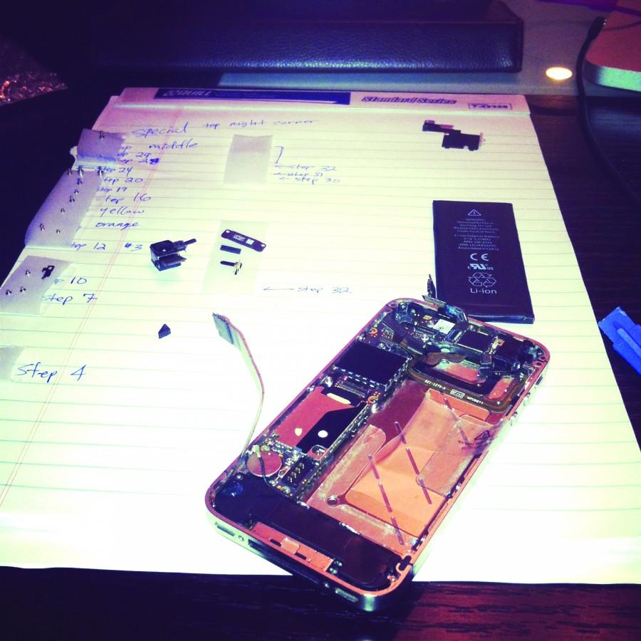 Junior+Shannan+Lum+doc-umented++a+35-step+process+she+found+online+to+repair+her+cracked+iPhone+screen.