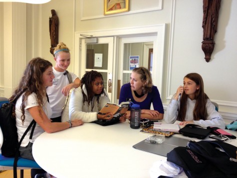 Christina Berardi, Alexandra Wood, Zoe Baker and Franny Eklund (left to right) meet with Academic Support Director Patricia Kievlan in the Center during their free period to discuss their Honors American Literature book Old School by Tobias Wolff. Students are encouraged to utilize on-campus help. 