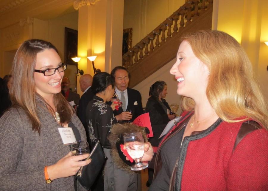 Elizabeth Goodman (’02) and Hildie Murray Sims (’98) catch up during the reception at Alumnae Noëls last night in the Main Hall.