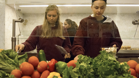 Juniors Anneka Dorresteyn and Katherine Burkett customize their salads from the salad bar.