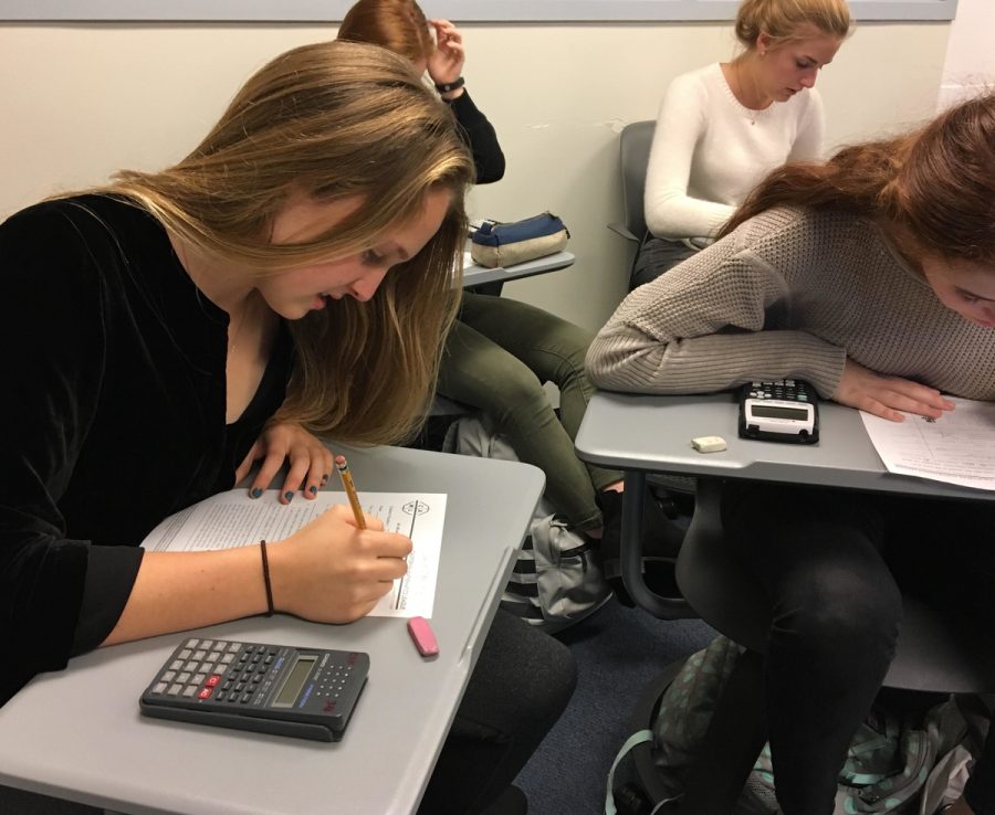 Sophomore+Camilla+Sigmund+begins+a+California+Math+League+quiz+for+Math+Club%E2%80%99s+extra+credit+competition.+Students+had+30+minutes+to+complete+six+challenging+questions.