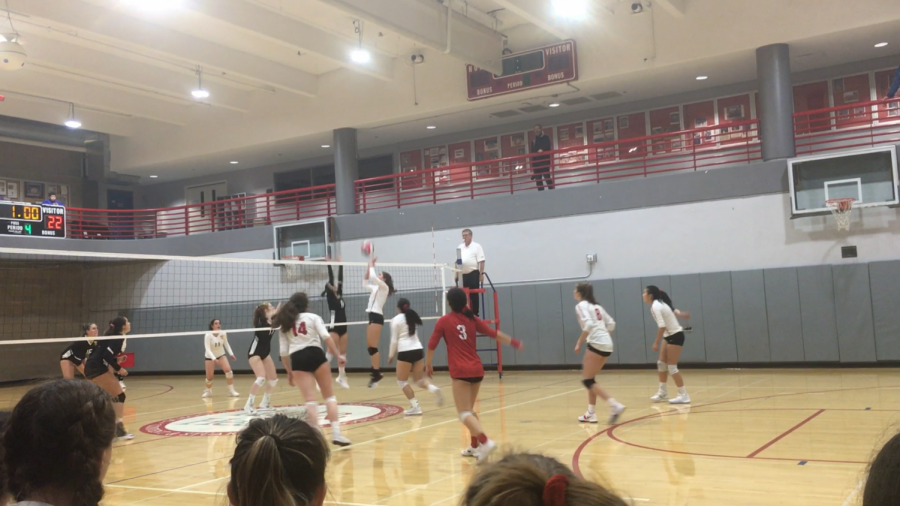 Junior+Bella+Shea+sets+the+ball+over+the+net+as+part+of+the+winning+point+in+the+game+against+Lick-Wilmerding+High+School.+The+varsity+volleyball+team+won+25-22+in+the+4th+set.