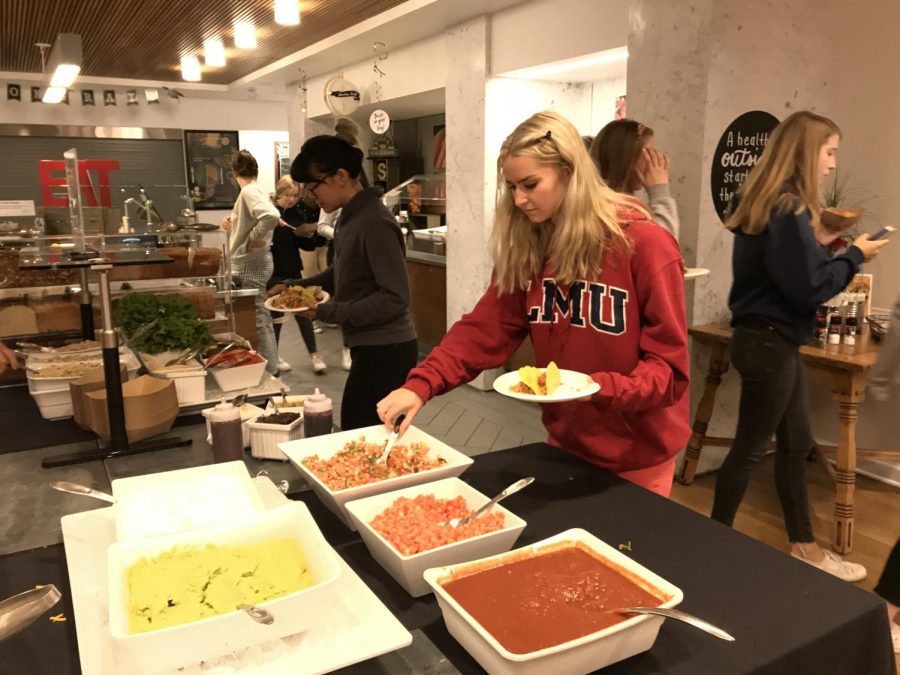 EAT+UP+Sophomore+Tara+Boyd+gets+lunch+in+the+Broadway+Campus+cafeteria.+The+SAGE+lunch+plan+is+expanding+to+include+all+students+next+year+on+both+the+Broadway+and+the+Pine%2FOctavia+Campuses.