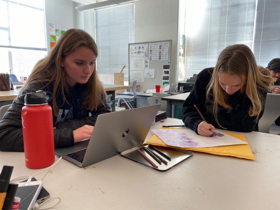 Junior Audrey Hunnicutt and sophomore Darcy Jobb prepare for their finals in the art studio on the Pine/Octavia campus. Both campuses will be used as a study space throughout the week. 