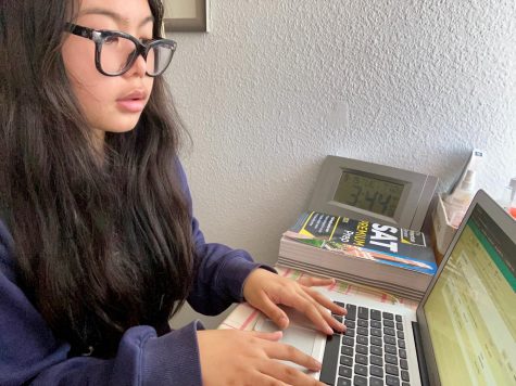 Sophomore Isabella Alacorn views her new schedule for the next 20 days. Students finished a semester’s worth of classes and will begin their new schedules Sept. 16.