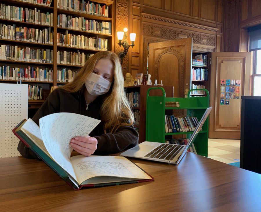 Sophomore Melanie Koch compares the transcription of a 1950s Mistress General’s journal entry to the original text. The school archives contain four journals each written by multiple Mistresses General that cover the years 1916-1966. 