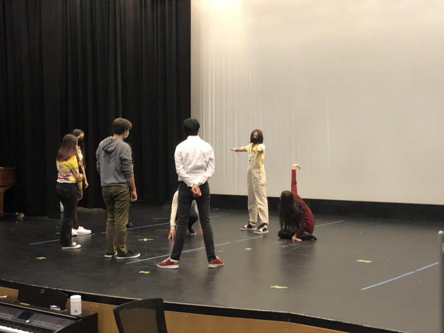 High schoolers begin acting out scenes from William Shakespeare’s As You Like It in their second rehearsal. Rehearsals will take place four days a week, and performances will run from Oct. 21 through the 23.