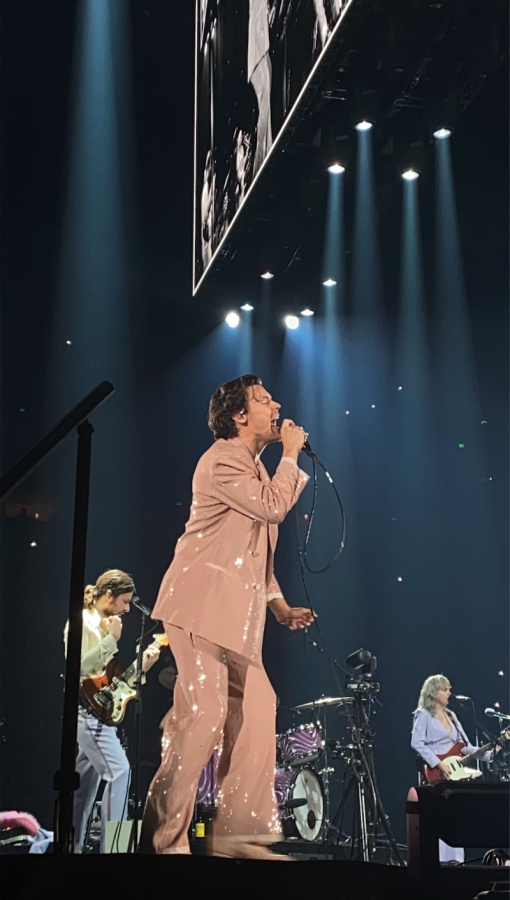 Harry+Styles+performing+in+Love+on+Tour+at+the+Bridgestone+Arena+in+Nashville%2C+Tennessee.+Originally%2C+the+tour+was+scheduled+to+take+place+in+2020%2C+however%2C+with+it%E2%80%99s+rescheduled+dates%2C+it+is+one+of+the+first+indoor+stadium+tours+to+take+place+this+year.