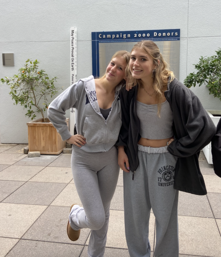 Juniors Ella Woods and Roxy Comerford sport twin day outfits. This is the second consecutive year twin day has been included in homecoming week.
