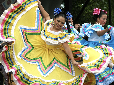 Dancers at Cinco de Mayo parades perform traditional Mexican folk dances called baile folklórico. Dancers point their toes and have large exaggerated movements.
