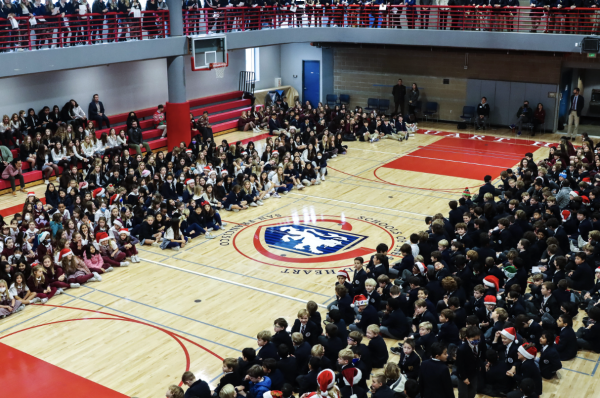 The whole school gathers in the Herbert Gymnasium for Noels. Each language class performs their song to the rest of the school. 
