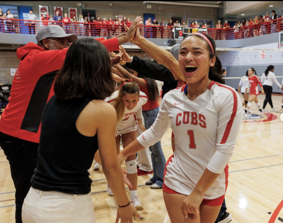 The Convent Varsity Volleyball team enjoyed their win at the 2024 homecoming game. The Varsity Volleyball team played against the Urban School of San Francisco.