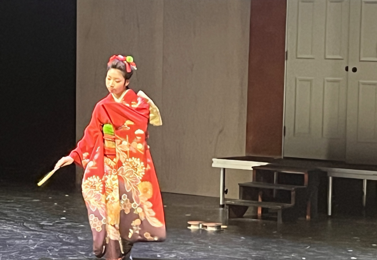 Glance at Japanese dance